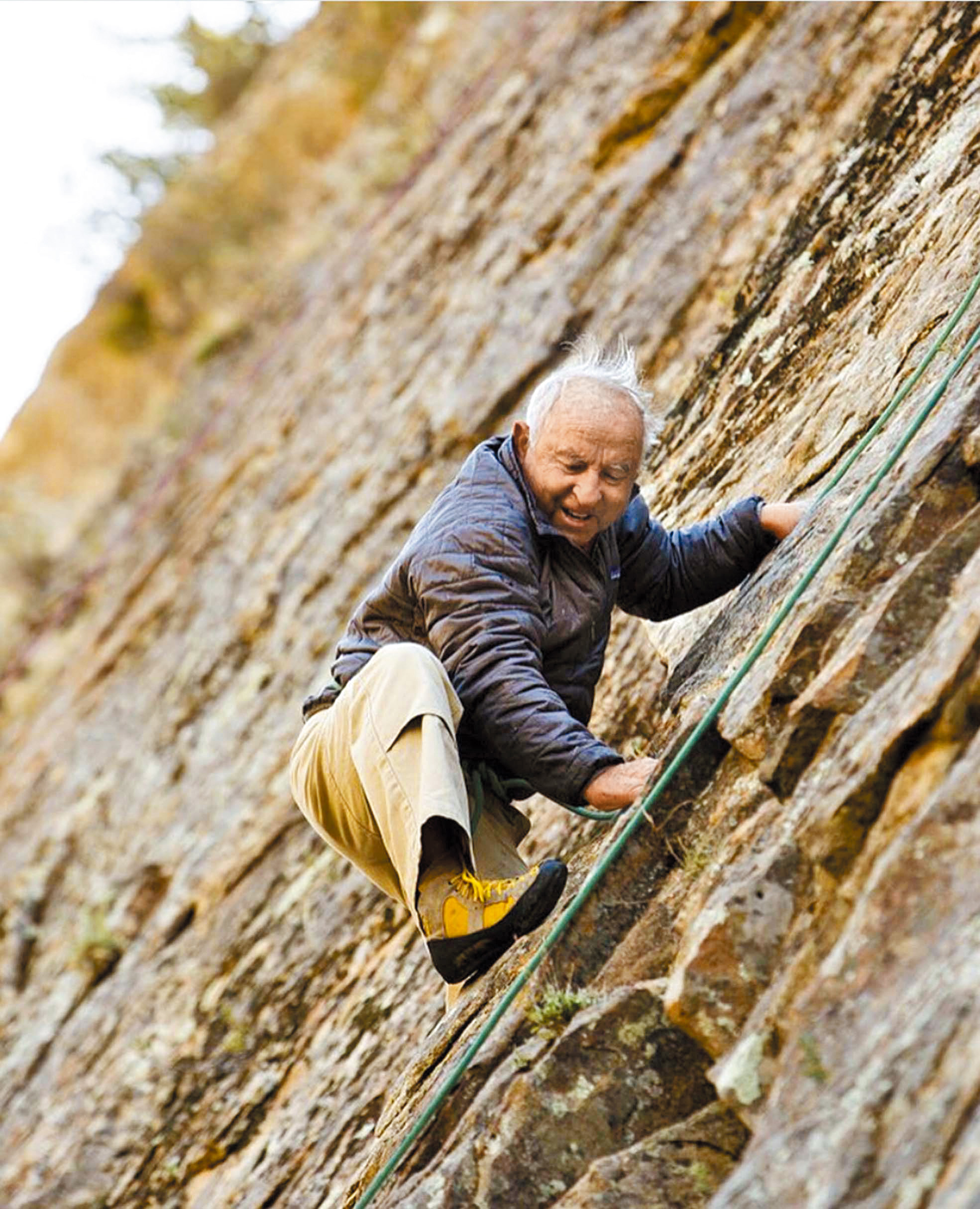 喬納德熱愛攀岩活動。 （圖／翻攝自Patagonia官網）